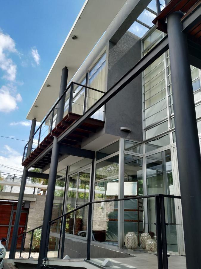 EXCELENTE CATEGORIA CASA VANGUARDISTA 4 AMBIENTES