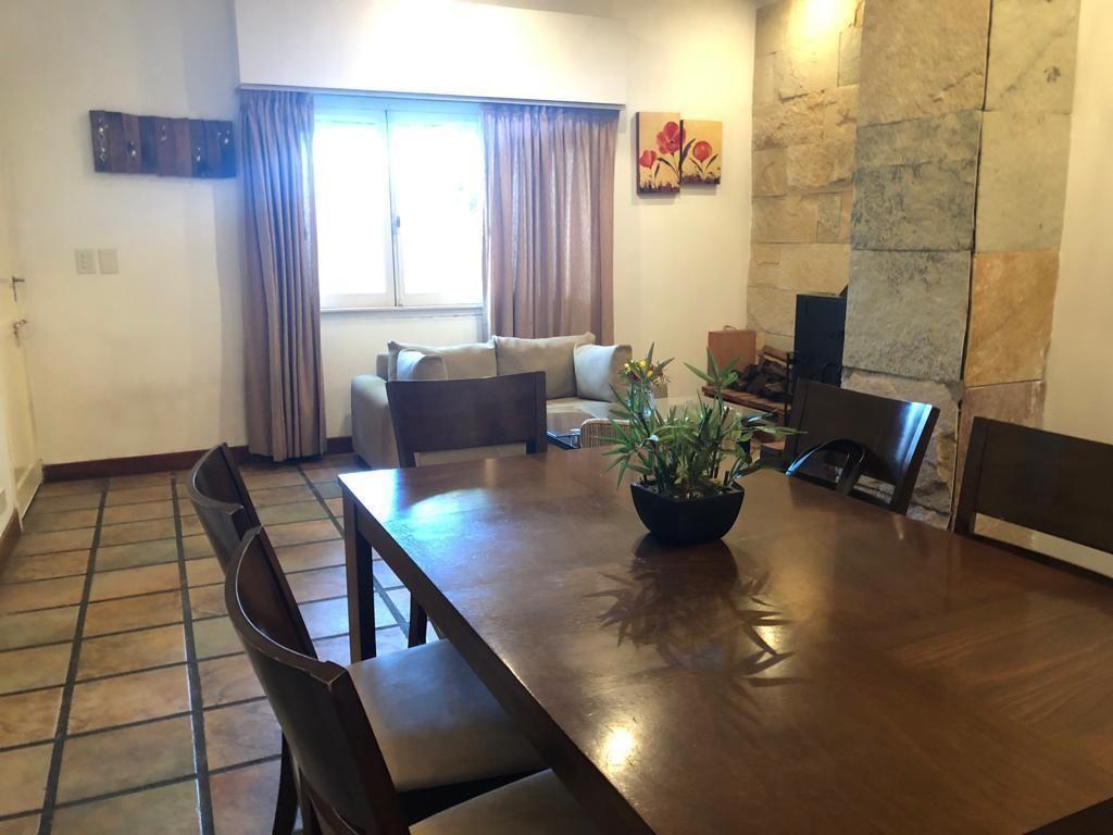 OPORTUNIDAD CASA 3 AMBIENTES CON COCHERAS