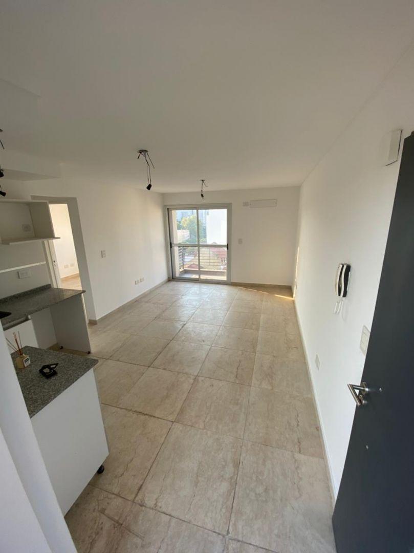 Foto de OPORTUNIDAD 2 AMBIENTES CON PATIO 60M2 ESUCHA OFERTA, imagen 2