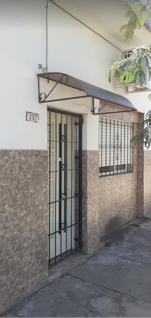 CASA DE 3 AMBIENTES COCHERA + LOCAL + DEPARTAMENTO