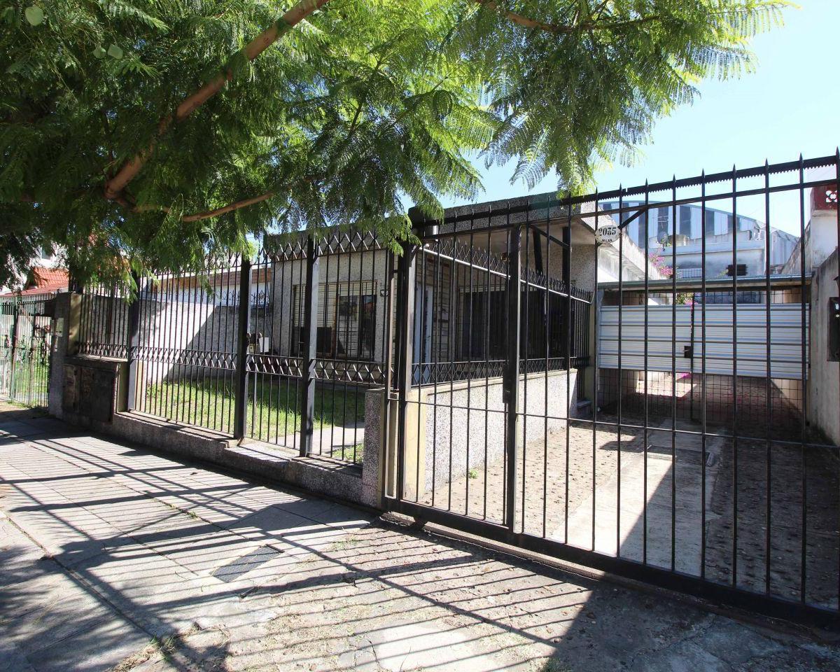 PH 3 AMBIENTES PLANTA BAJA CON COCHERAS ESCUCHA OFERTA