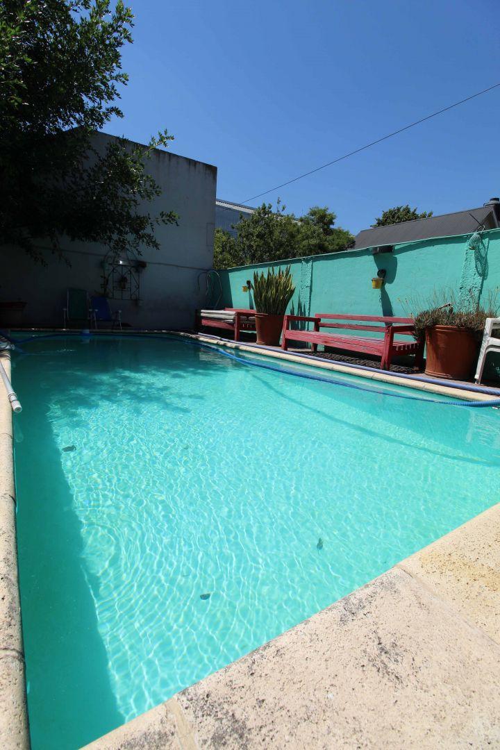 Oportunidad Excelente Chalet 8 Ambientes Piscina Cocheras 2