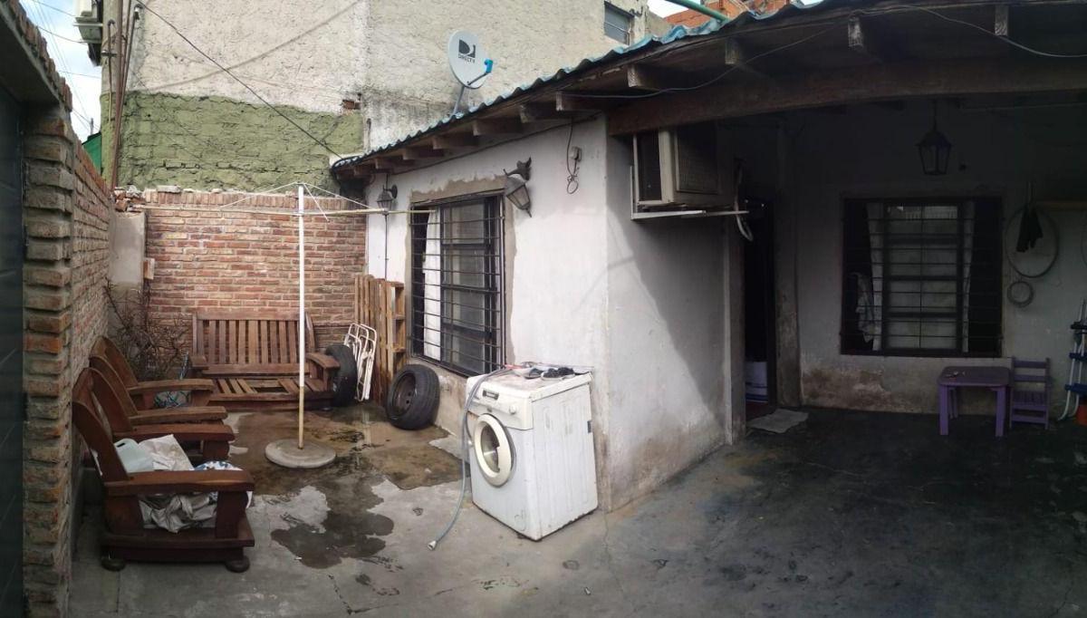 OPORTUNIDAD VENTA CASA 3 AMBIENTES CON COCHERA
