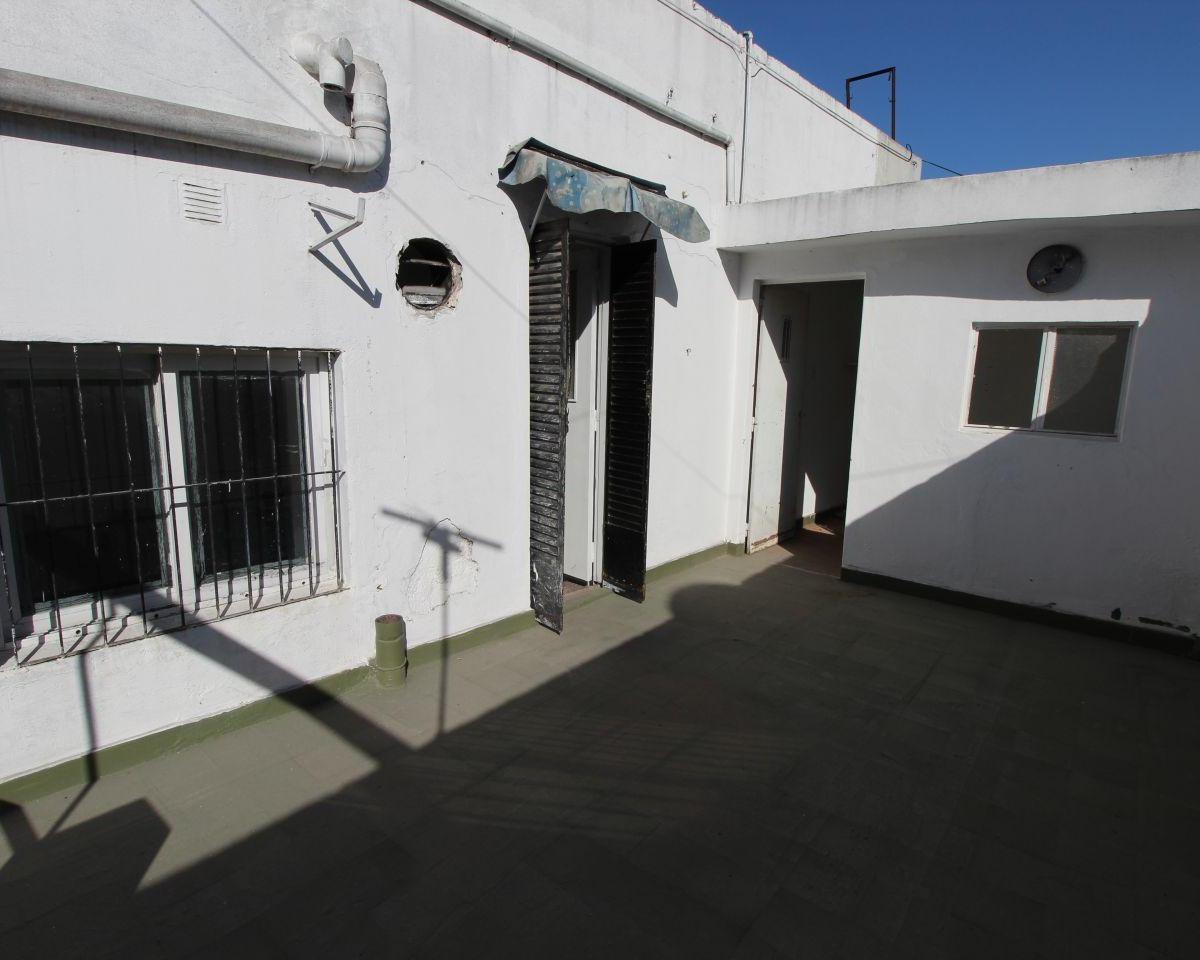 Oportunidad 4 Ambientes Muy Amplio con Terraza y Patio 5