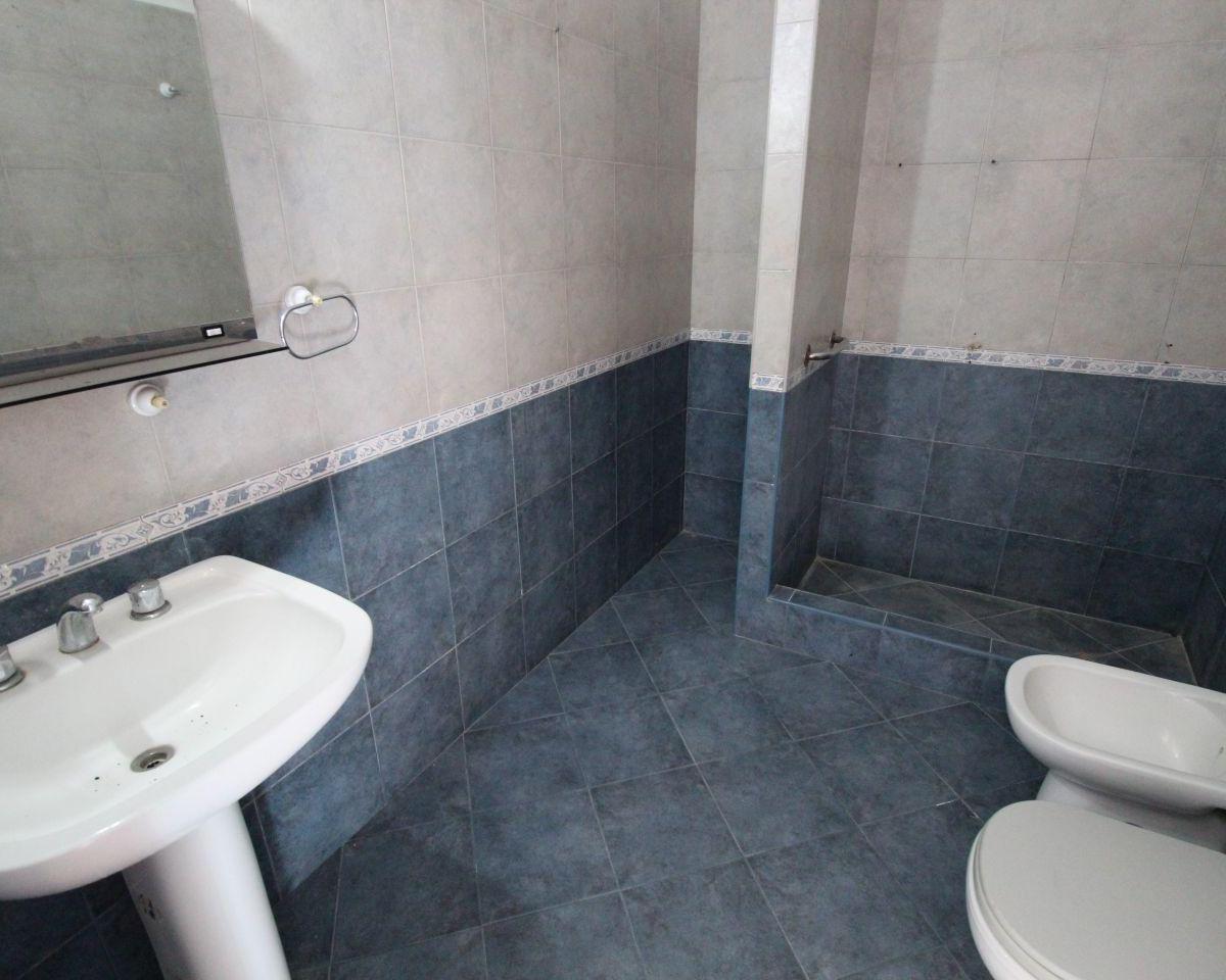 Oportunidad 4 Ambientes Muy Amplio con Terraza y Patio 2