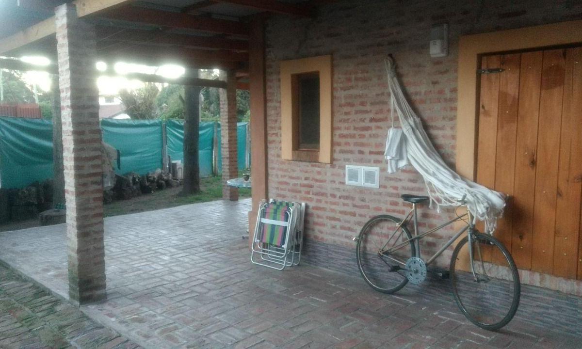 Oportunidad! Chalet en Villa Tesei Renovado en Amplio Lote.