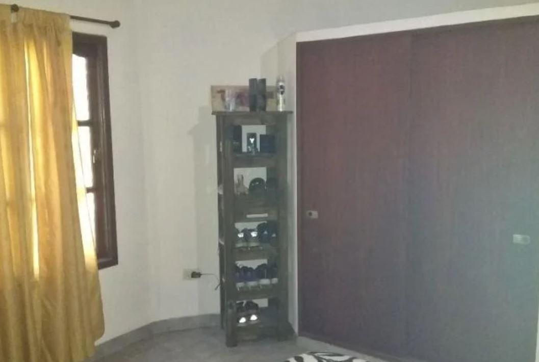 Foto de OPORTUNIDAD CASA 4 AMBIENTES C/PILETA, ESCUCHA OFERTA, imagen 2