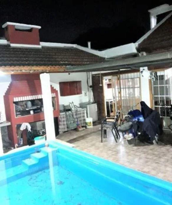Foto de OPORTUNIDAD CASA 4 AMBIENTES C/PILETA, ESCUCHA OFERTA, imagen 3