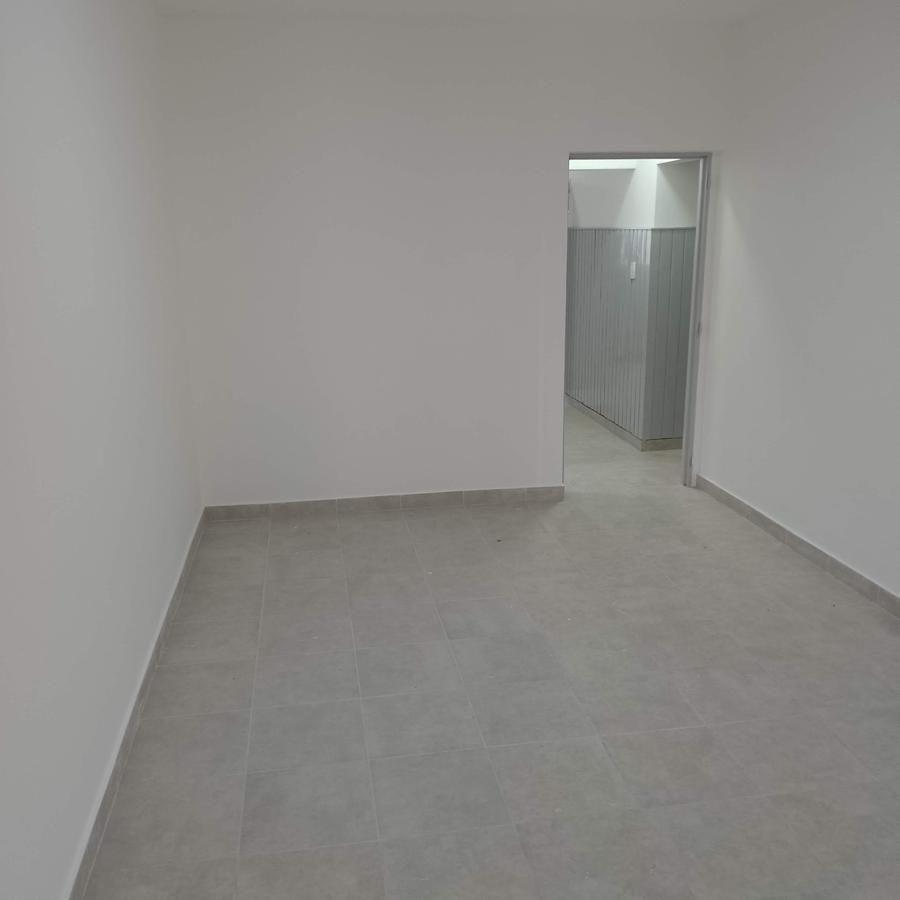 Foto de OPORTUNIDAD VENTA CASA 4 AMBIENTES CON PARQUE Y COCHERA CUBI, imagen 3