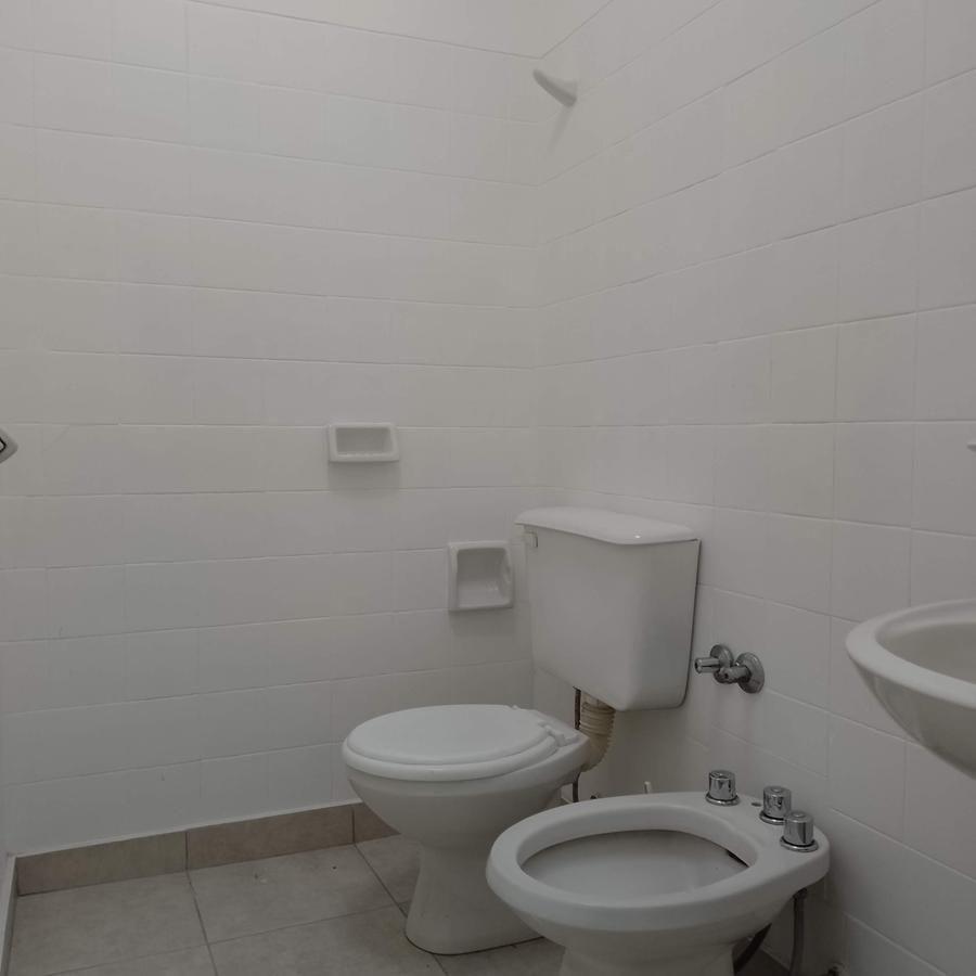 OPORTUNIDAD VENTA CASA 4 AMBIENTES CON PARQUE Y COCHERA CUBI