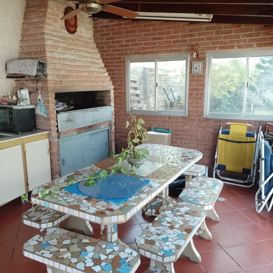 Foto de OPORTUNIDAD VENTA CASA 4 AMBIENTES CON QUINCHO Y FONDO LIBRE, imagen 4