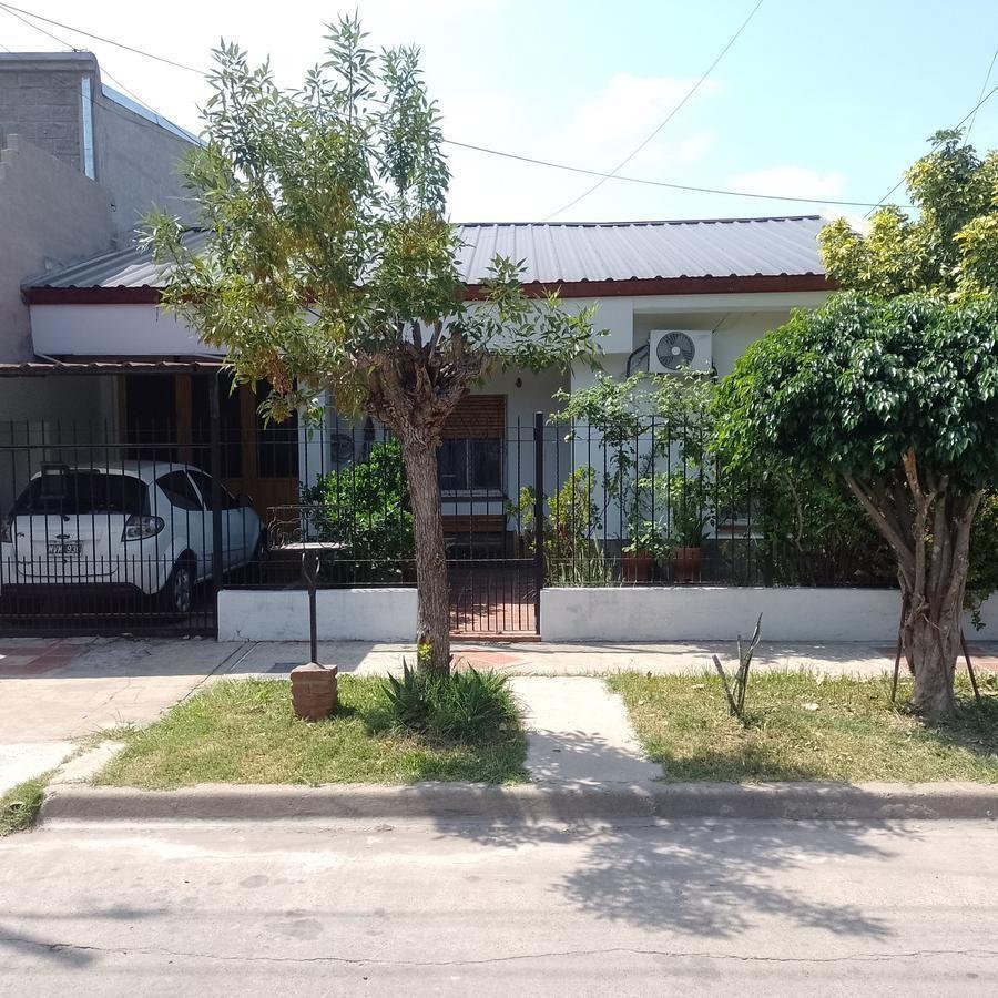 OPORTUNIDAD VENTA CASA 4 AMBIENTES CON QUINCHO Y FONDO LIBRE