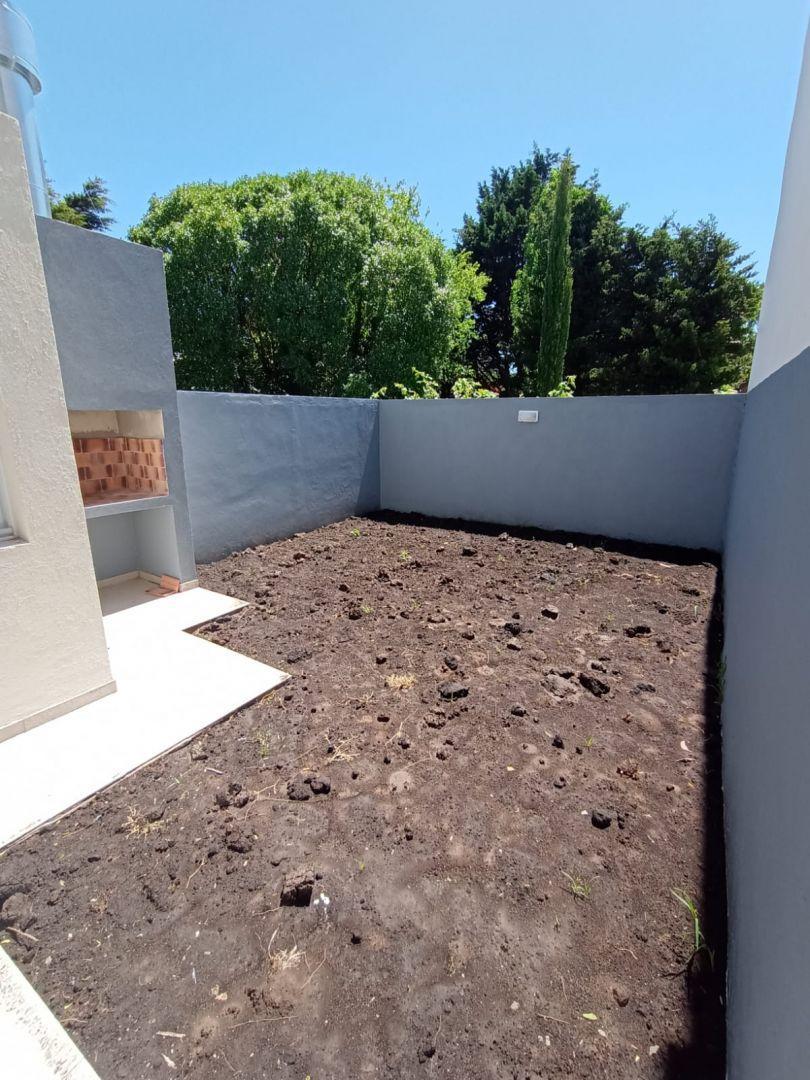Venta Excelente Duplex 3 Ambientes con Patio a Estrenar 4