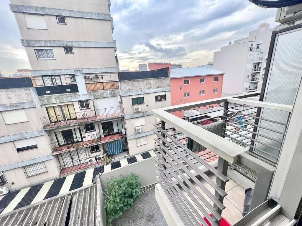 OPORTUNIDAD VENTA SEMIPISO DE 2 AMBIENTES CASTELAR SUR