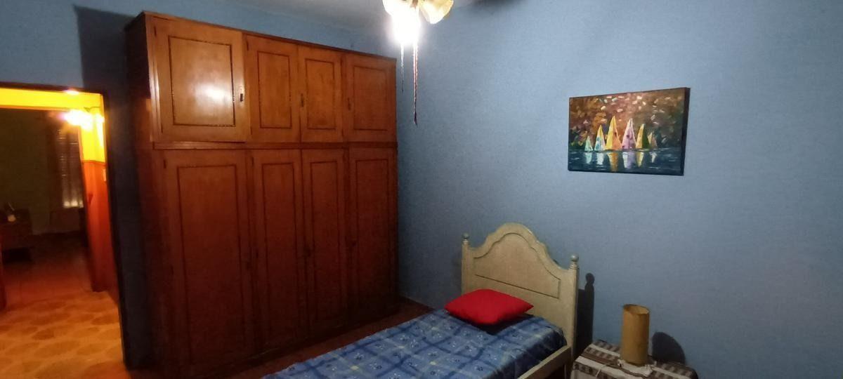 OPORTUNIDAD VENTA CASA DE 3 AMBIENTES CASTELAR, ACEPTA PERMU