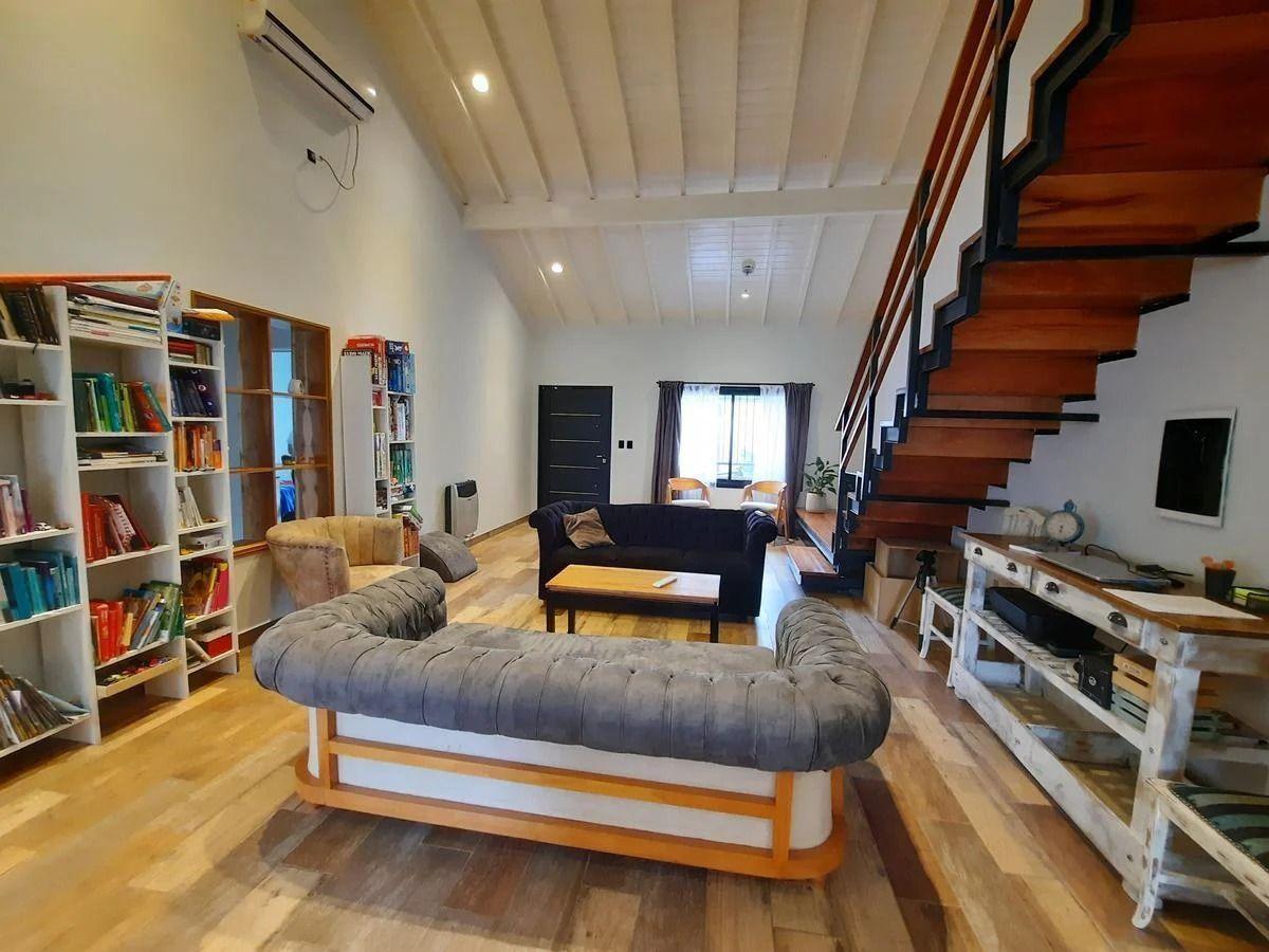 OPORTUNIDAD VENTA CASA DE 3 AMBIENTES CASTELAR ZONA RESIDENC