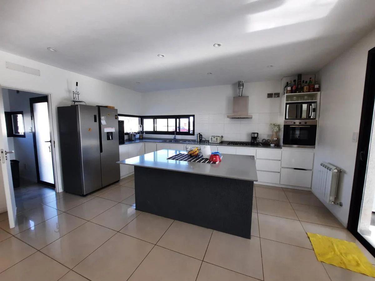 Foto de OPORTUNIDAD VENTA CASA 4 AMBIENTES PRADOS DEL OESTE, imagen 3