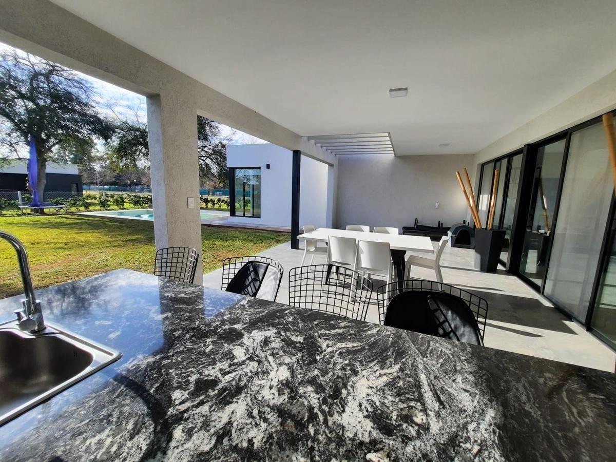 Foto de OPORTUNIDAD VENTA CASA 4 AMBIENTES PRADOS DEL OESTE, imagen 5