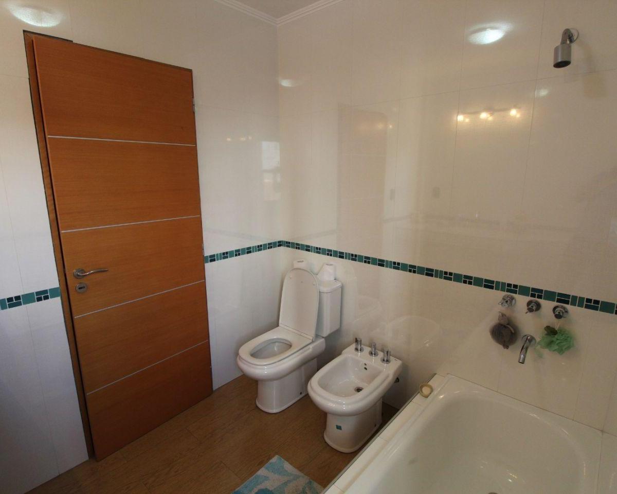 OPORTUNIDAD VENTA CHALET 4 AMBIENTES COCHERA PISCINA