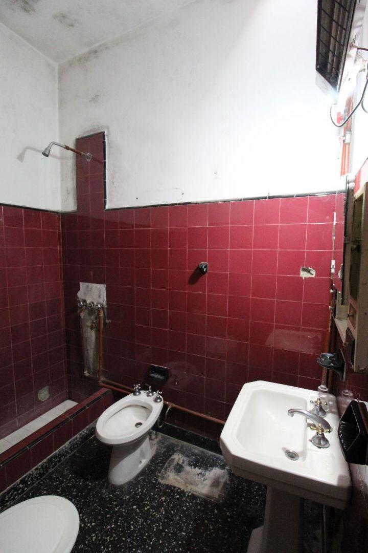 Foto de OPORTUNIDAD UNICA VENTA 4 AMBIENTES Y LOCAL ESCUCHA OFERTA, imagen 2