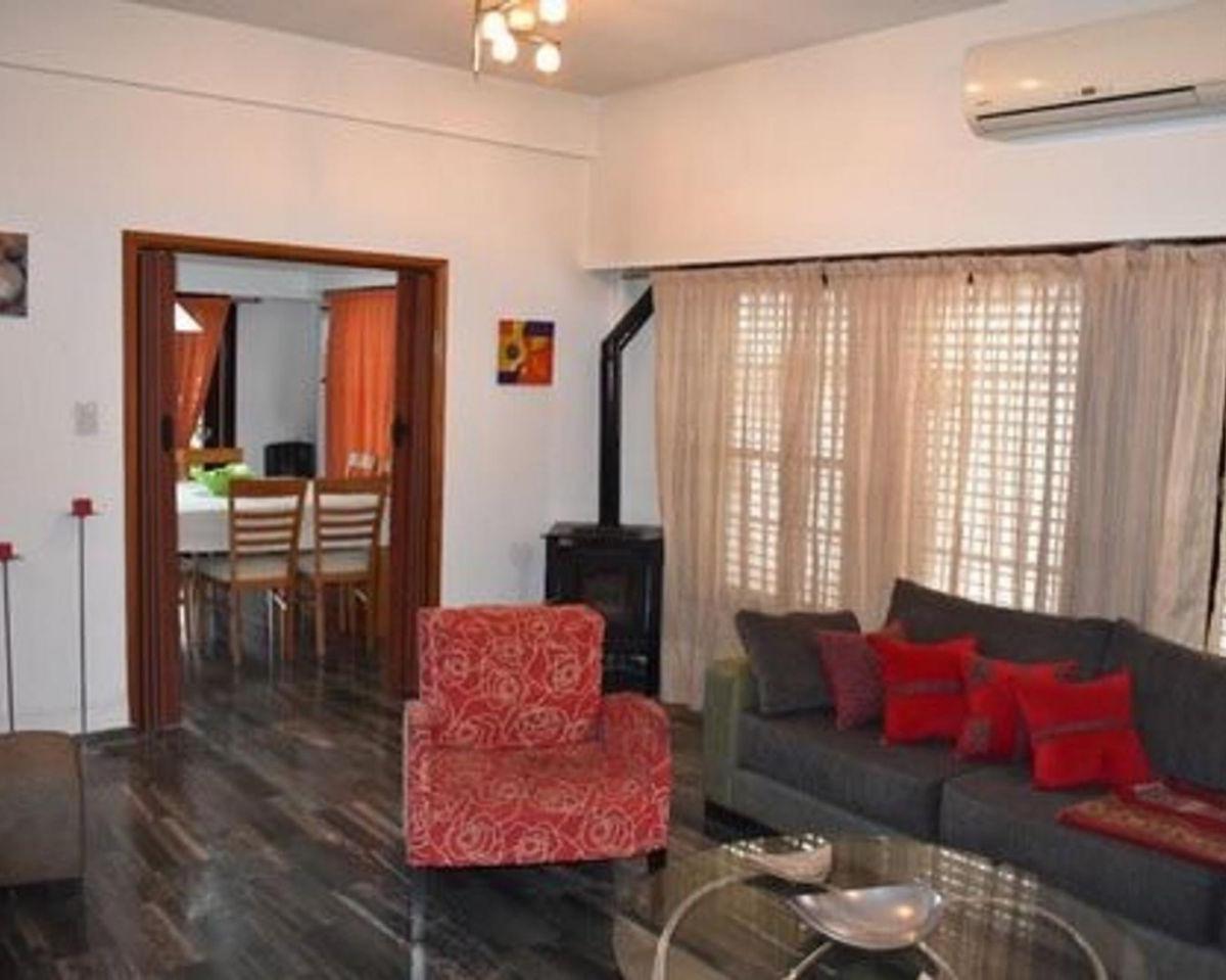 Venta Casa tipo chalet con pileta, escucho ofertas!