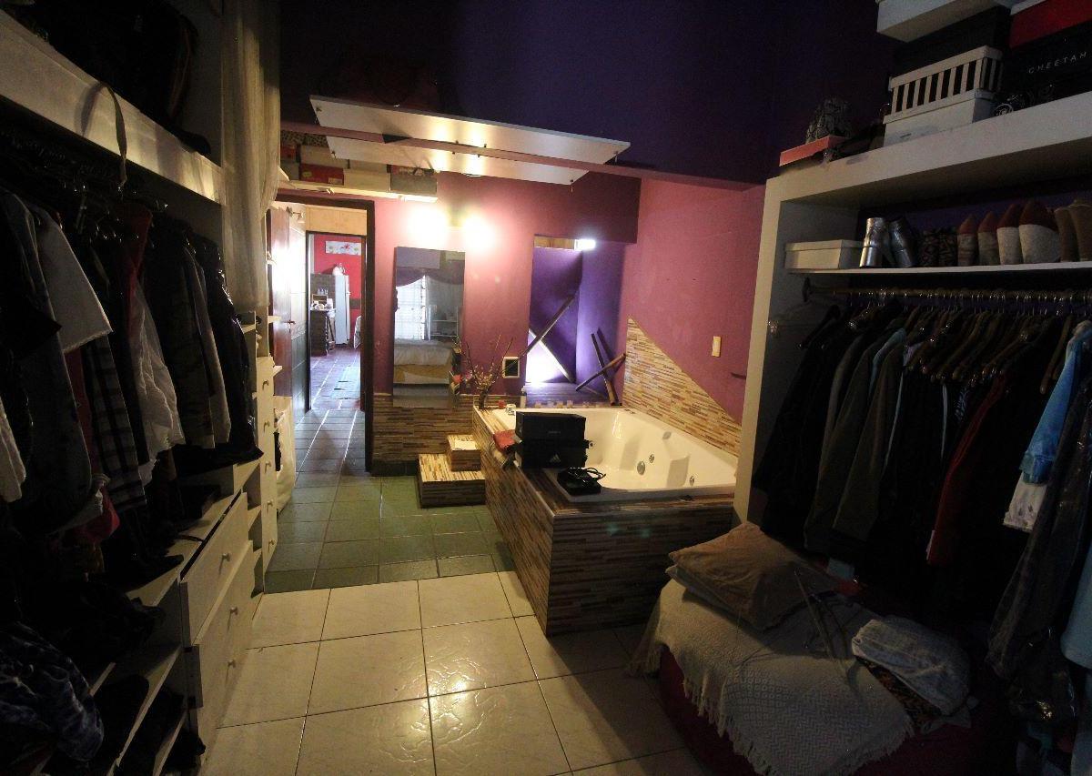 Foto de OPORTUNIDAD VENTA CHALET 7 AMBIENTES ESCUCHA OFERTA PERMUTA, imagen 3