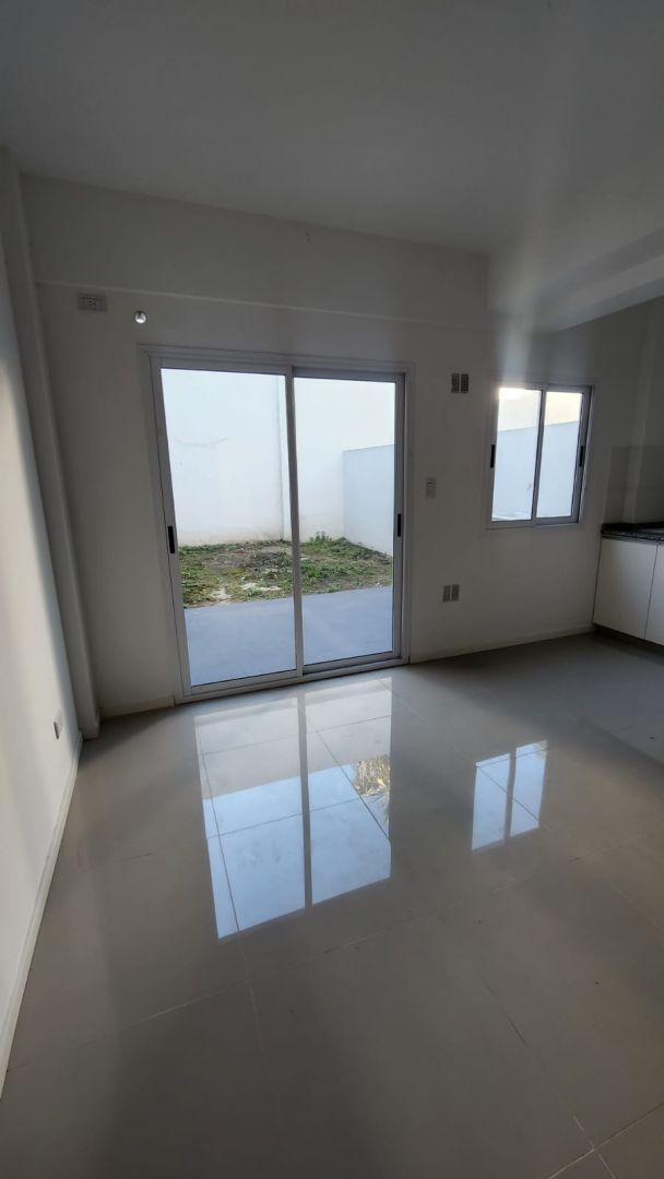 Foto de VENTA MONOAMBIENTE PLANTA BAJA CON PATIO OPORTUNIDAD, imagen 3