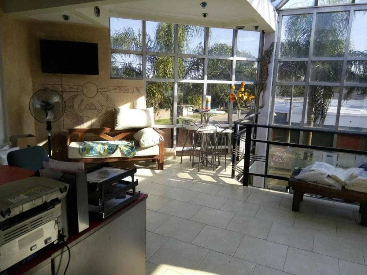 Foto de OPORTUNIDAD VENTA FABRICA Y OFICINA COMERCIAL ITUZAINGO, imagen 3