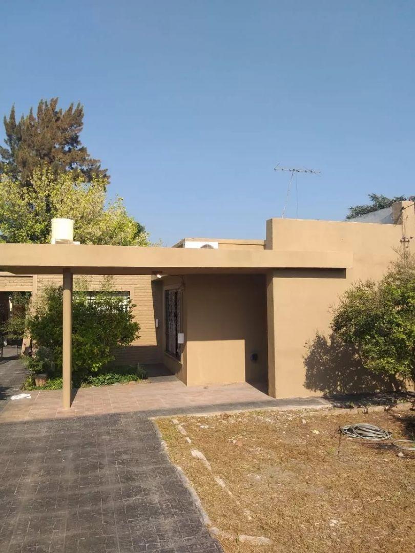 OPORTUNIDAD VENTA CASA 6 AMBIENTES CON JARDIN EN ITUZAINGO