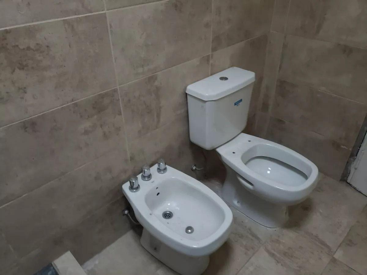 Foto de OPORTUNIDAD VENTA CASA 6 AMBIENTES CON JARDIN EN ITUZAINGO, imagen 4