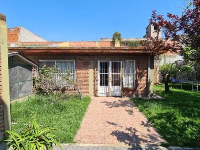 OPORTUNIDAD VENTA CASA C PATIO Y COCHERA