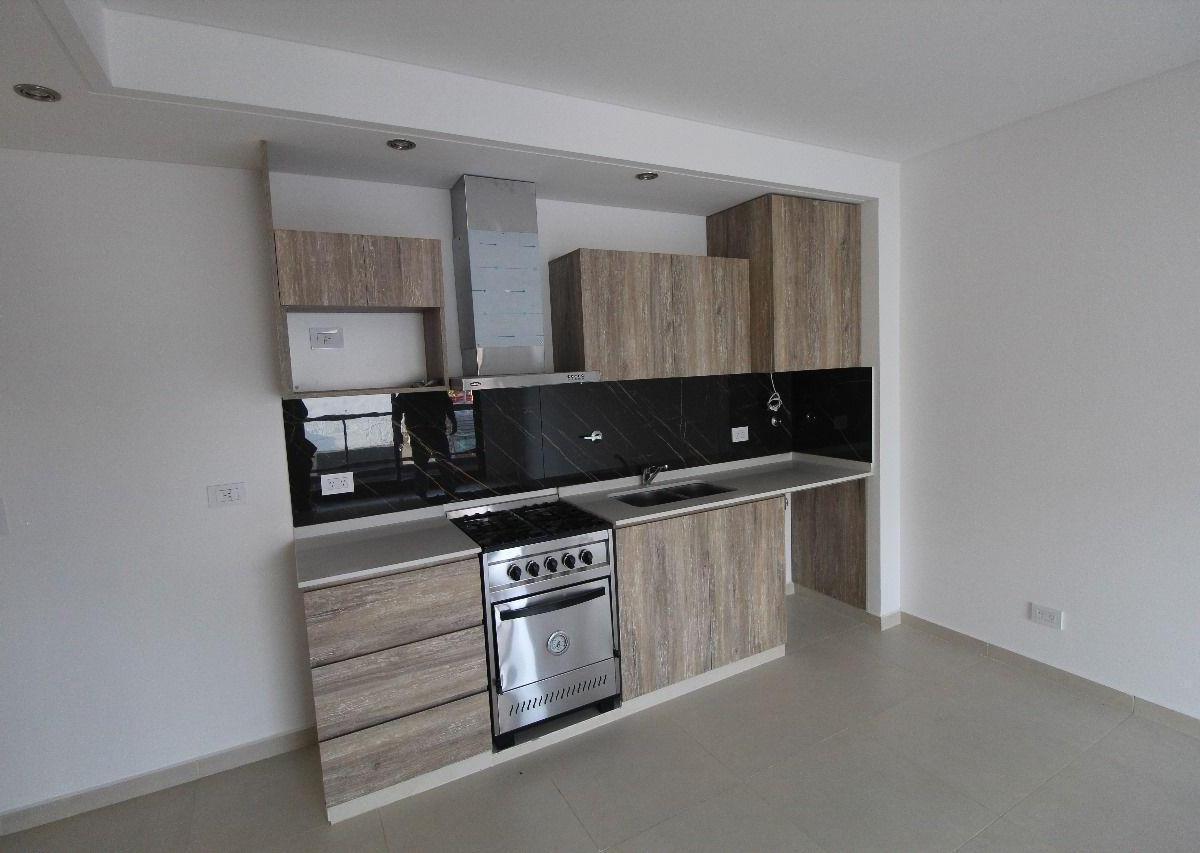 EXCELENTE VENTA DEPARTAMENTO SEMI PISO 3 AMB CON BALCON
