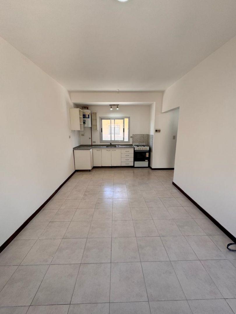 Oportunidad Venta 2 Ambientes en Complejo Cerrado de Moreno 5
