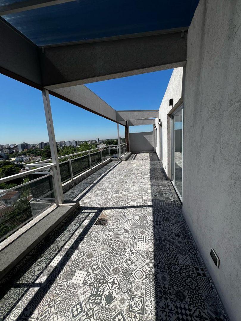 OPORTUNIDAD 4 AMBIENTES MORON CENTRO CON 3 COCHERAS !