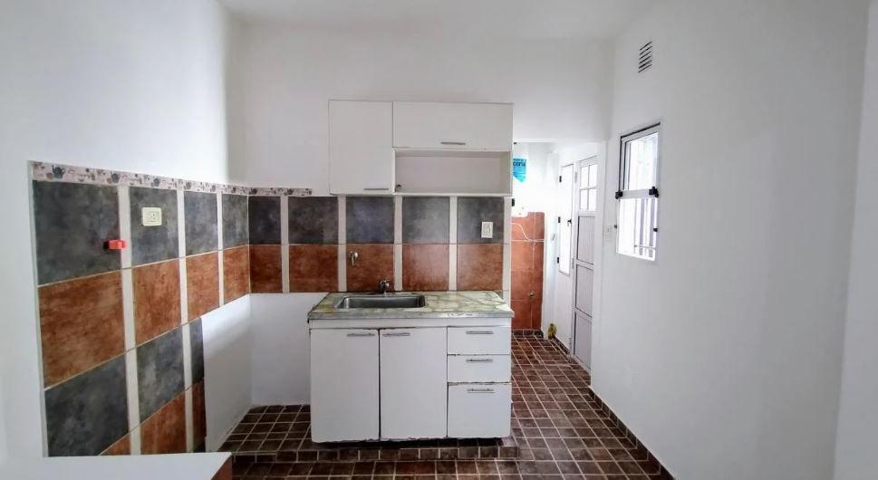 Foto de OPORTUNIDAD VENTA CASA 3 AMB C PATIO Y COCHERA, imagen 3