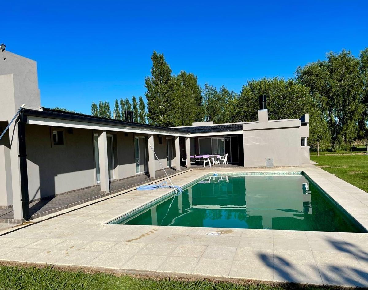 Oportunidad Venta Casa 4 Ambientes Piscina Toma Permuta 2