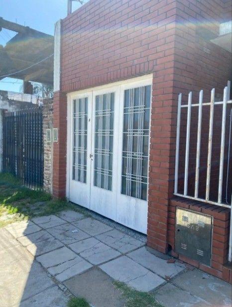 OPORTUNIDAD CASA 3 AMB C FONDO Y COCHERA ESCUCHA OFERTA