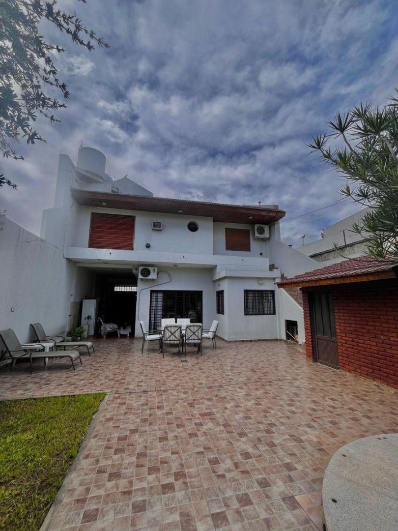 OPORTUNIDAD CASA 5 AMB CON PILETA ESCUCHA OFERTAS