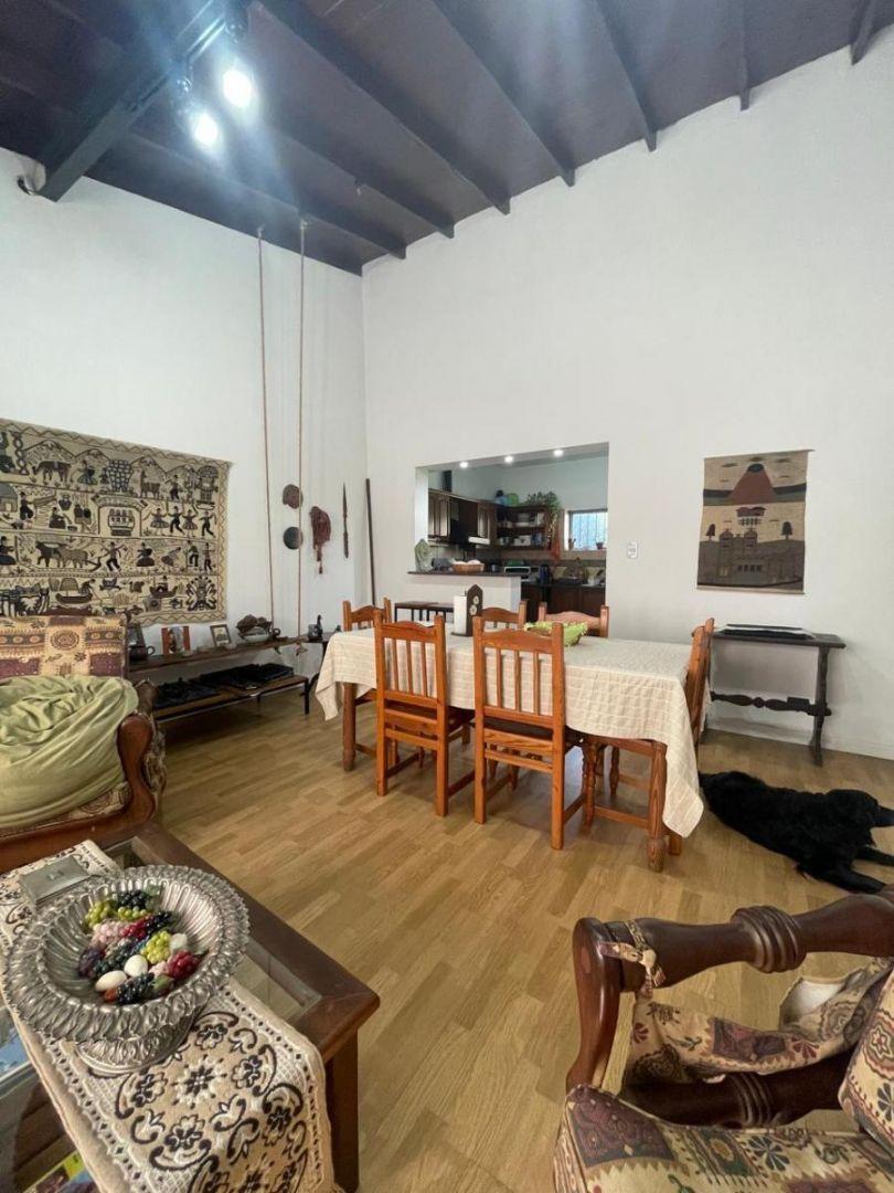 OPORTUNIDAD CASA 4 AMBIENTES PARQUE COCHERAS ESCUCHA OFERTA