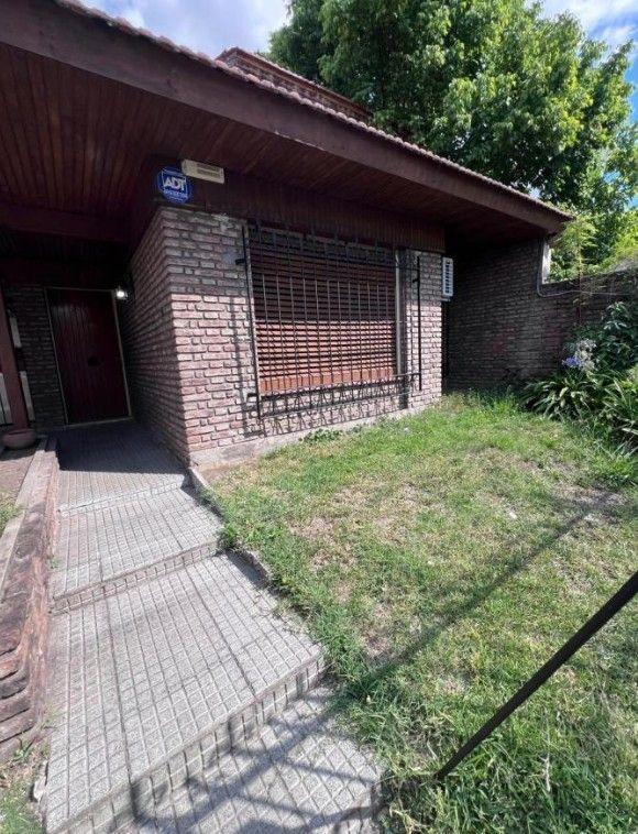 OPORTUNIDAD CASA 6 AMB C FONDO LIBRE COCHERA ESCUCHA OFERTA