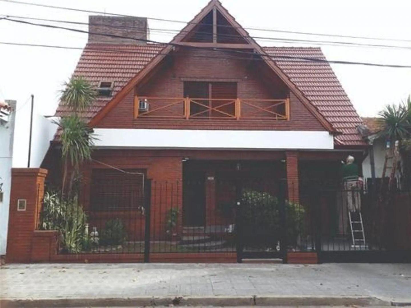 OPORTUNIDAD VENTA CASA 5 AMBIENTES CON COCHERA Y PSCINA ESCUCHA OFERTA