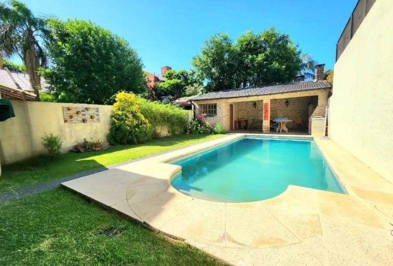 VENDO CHALET 5 AMBIENTES JARDIN PILETA COCHERA EXCELENTE OPORTUNIDAD