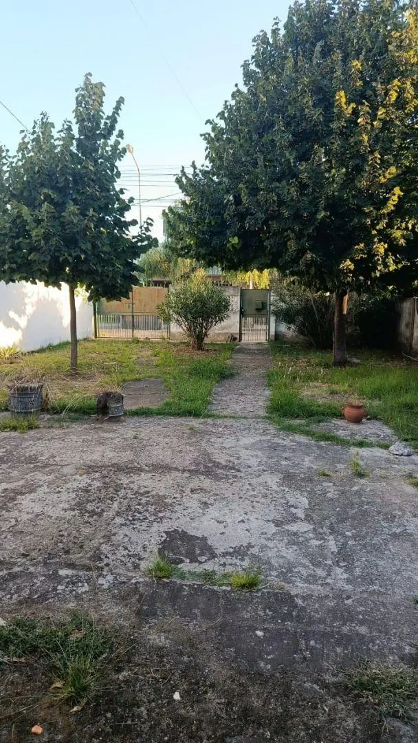 OPORTUNIDAD VENTA CASA C AMPLIO JARDIN LOTE 10 X 30 ESCUCHA OFERTAS 4