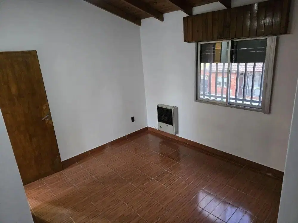 OPORTUNIDAD VENTA CASA 3 AMBIENTES CASTELAR NORTE 1