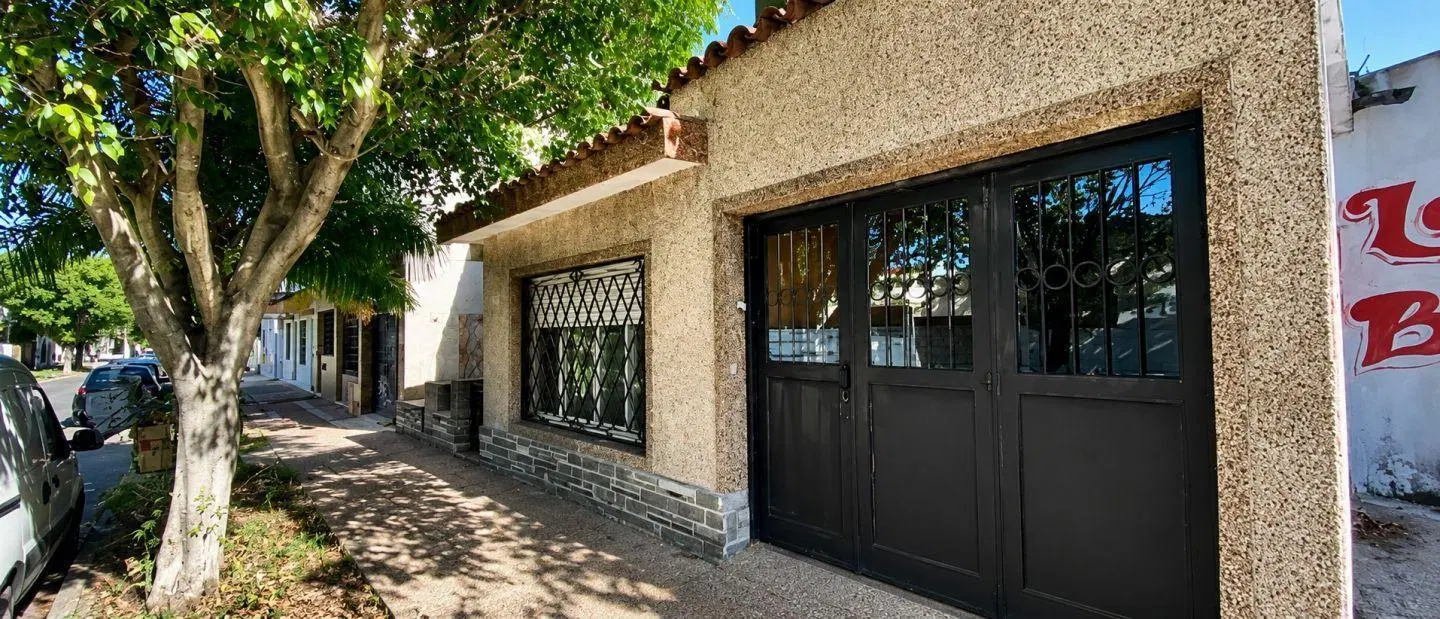 OPORTUNIDAD CASA DE 3 AMBIENTES CON JARDIN 1