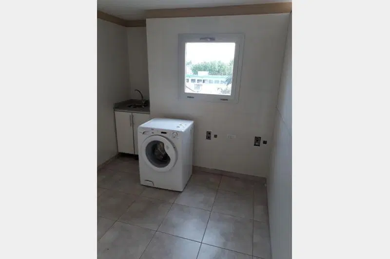 2 AMBIENTES CON COCHERA ESCUCHA OFERTA 5