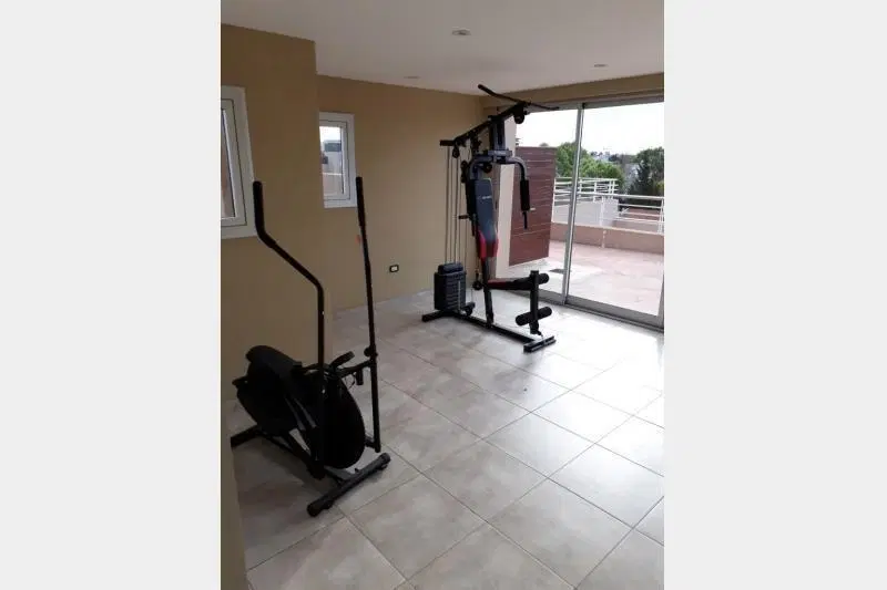 2 AMBIENTES CON COCHERA ESCUCHA OFERTA 3