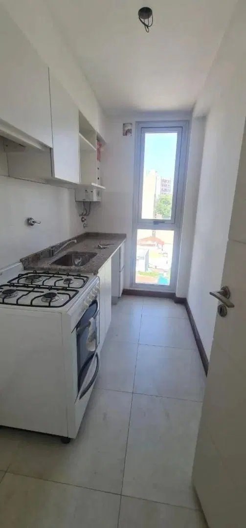 OPORTUNIDAD VENTA DEPARTAMENTO A ESTRENAR, CENTRO DE RAMOS MEJIA, CON BALCON Y COCHERA. 3