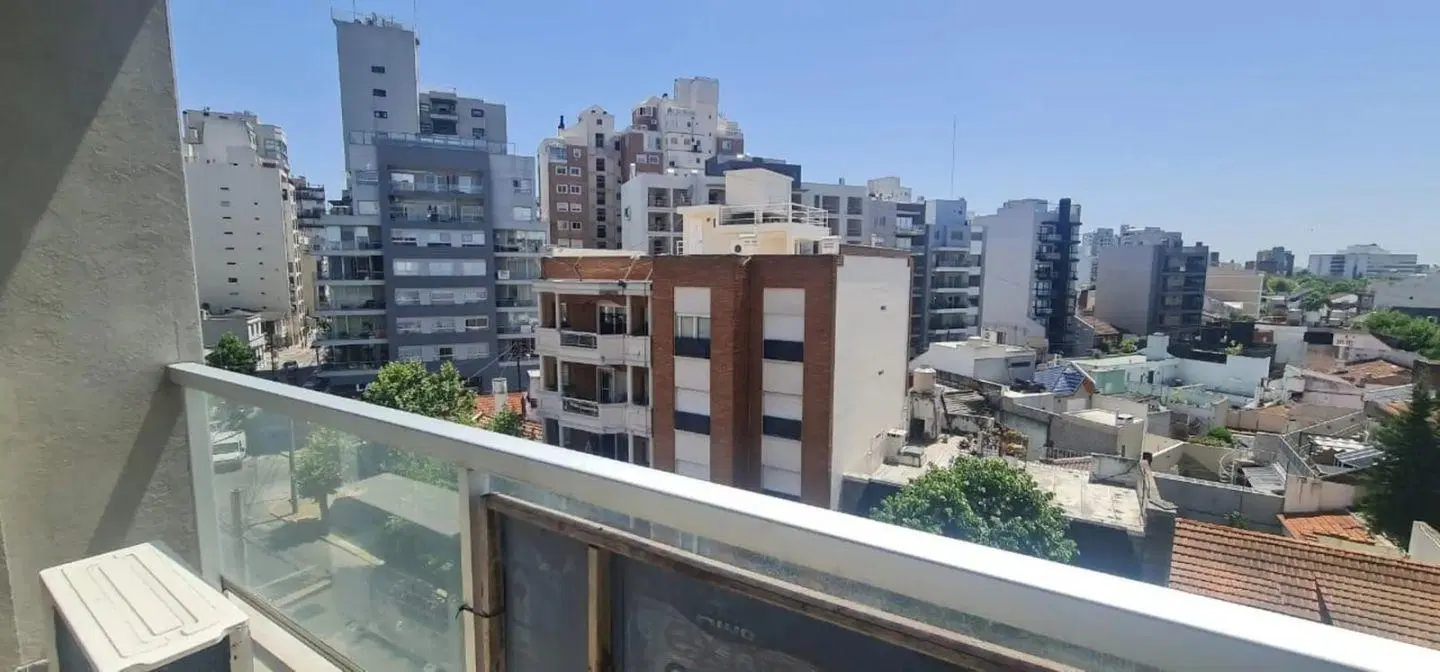 OPORTUNIDAD VENTA DEPARTAMENTO A ESTRENAR, CENTRO DE RAMOS MEJIA, CON BALCON Y COCHERA. 5