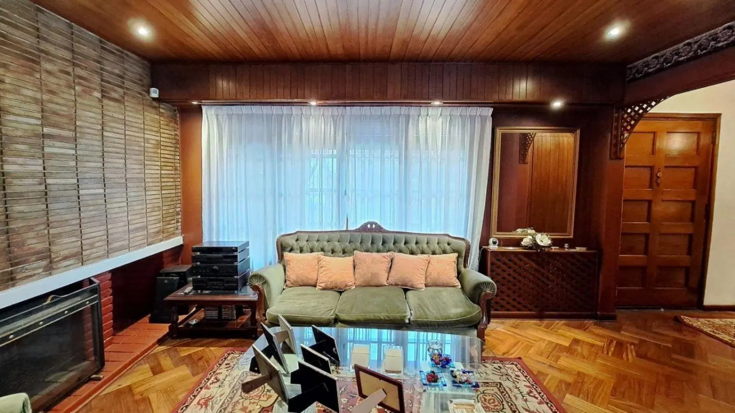 EXCELENTE CHALET DE 5 AMBIENTES 2
